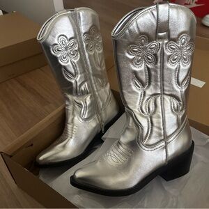 girl steve madden cowboy boots !